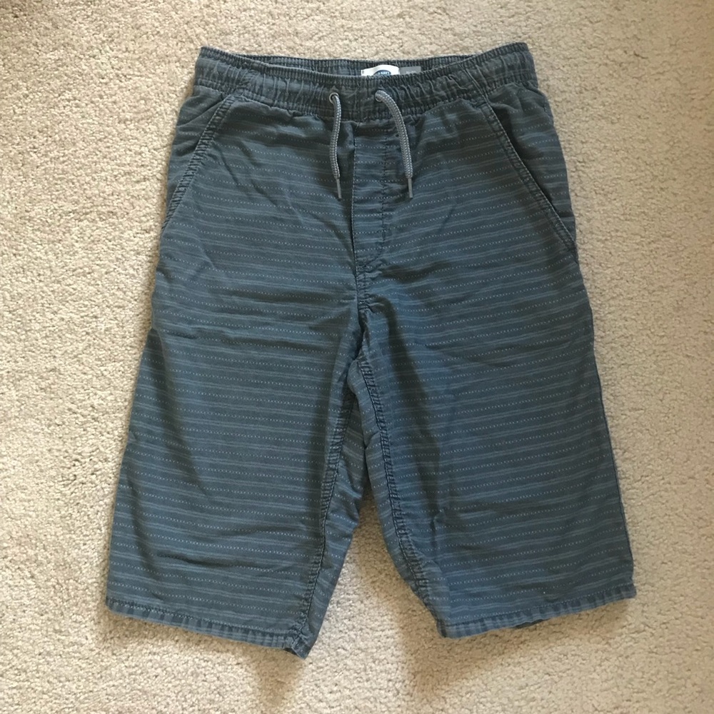 Old Navy grey patterned shorts!
